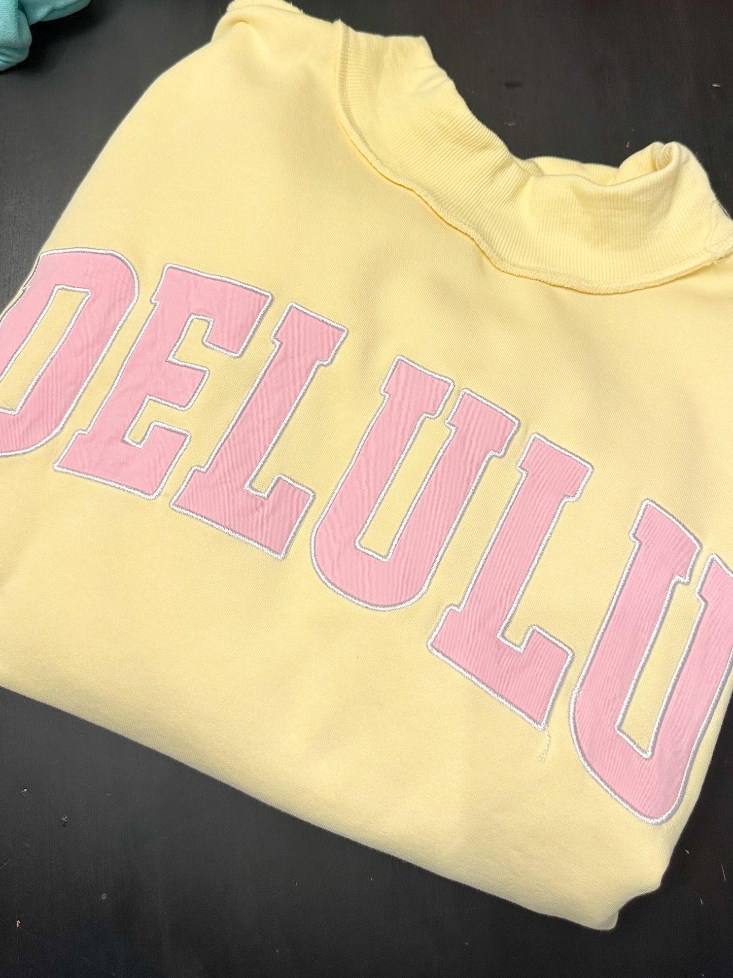 'Delulu' Mockneck
